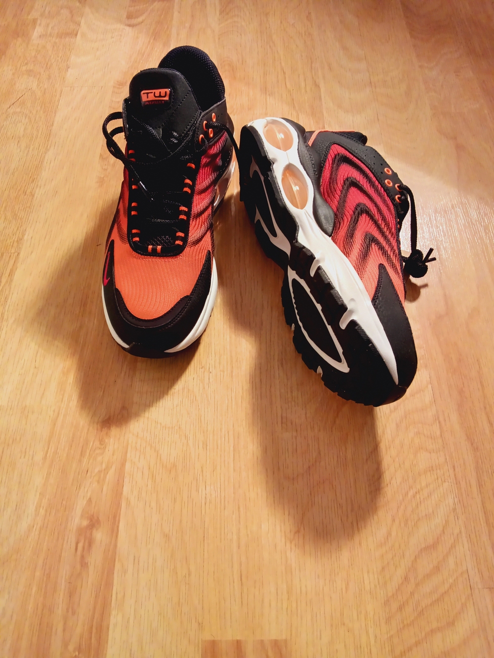 Nike Air Max TW SE  FJ2590 Men's Size 10 - Picture 3 of 12
